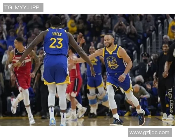 勇士与骑士激战12月6日NBA赛场再掀高潮球迷期待精彩对决